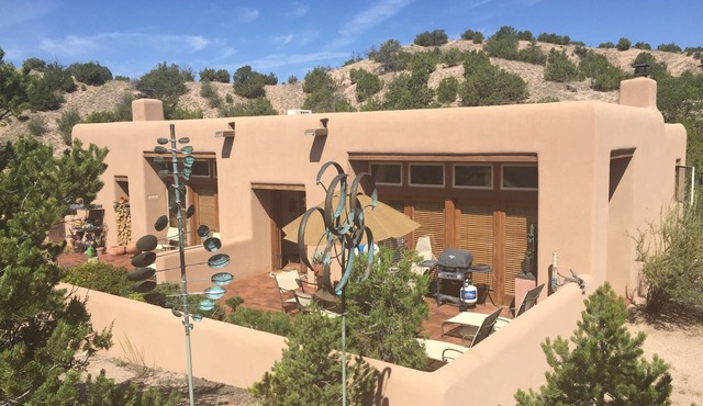 Spectacular Mountain Views, Supreme Tranquility & Privacy in Tesuque!