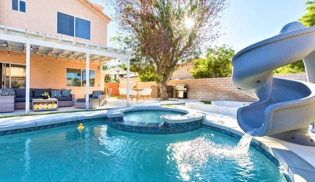 Splash Pad, Waterslide, B-ball Ct, Heated Pool & Spa, Fire Pit, Arcade Room, FUN in Indio