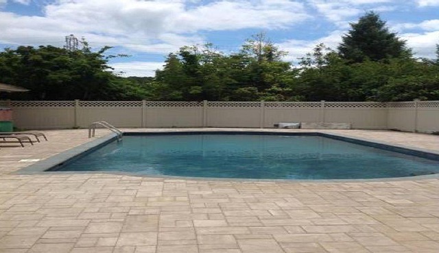 Sprawling Southampton Home w Pool Jacuzzi Near Beach Town in Southampton