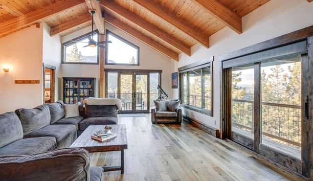 Stateline Mountain Cabin: 3 Mi to Heavenly Resort in Stateline