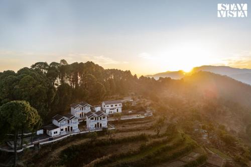 StayVista at Hill Top Heaven with BBQ & Bonfire