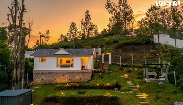 StayVista at Rustling Pine with Bonfire, BBQ & Lawn