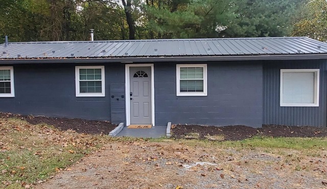 Stone's Throw Cabin moments away from the best of the Laurel Highlands! in Confluence