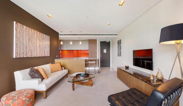 Stylish 1 bdrm Camperdown - Car park, Gym & Pool