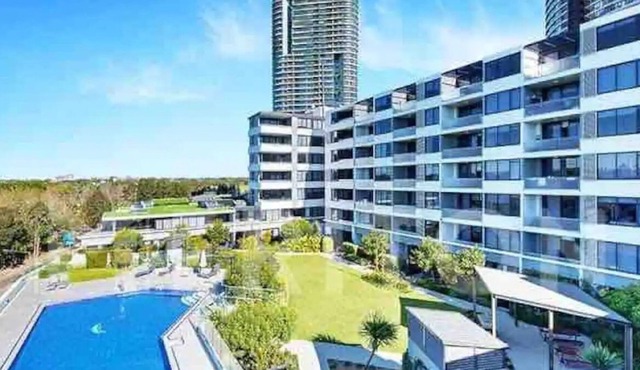 Stylish Meriton Apartment