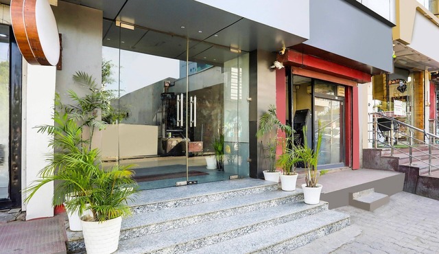 Stylish Stays Near Isbt Dehradun