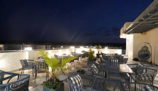 Su Casa Banquets and Hotel