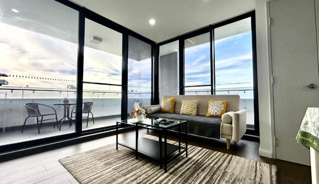 Sun-filled Apt w Stunning Open Views of Park&City