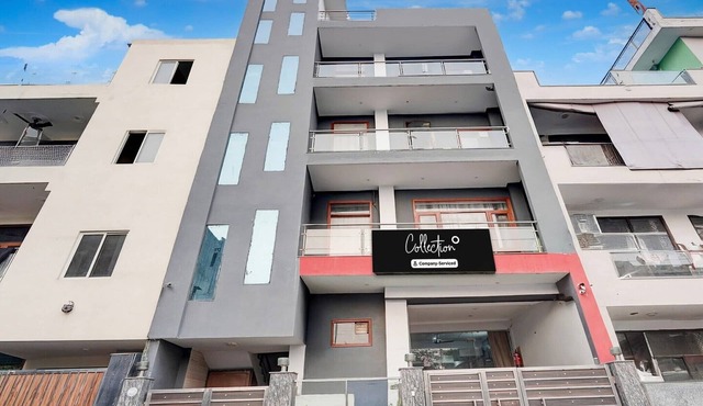 Super Collection O Sector 20 Noida