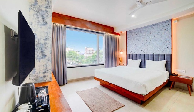 Super Super Townhouse Oak Bhopal ISKCON
