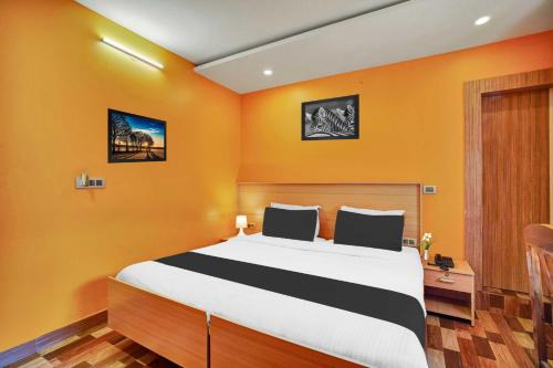 Super Townhouse Kushal Nagar Near KSRTC Bus Stand