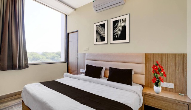 Super Townhouse Mahamrityunjay Dwar