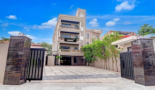 Super Townhouse Oak FRI Dehradun