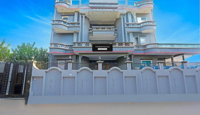 Super Townhouse Vijay Khand Gomti Nagar