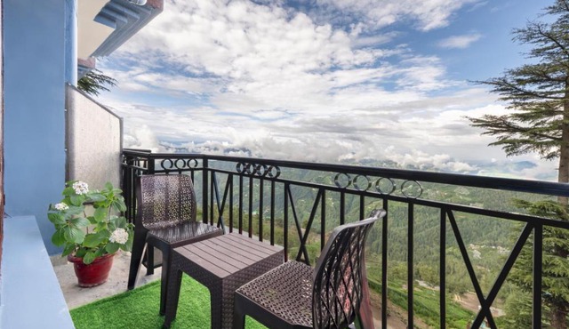 The Ayur Estate Kufri l Lift l Power Backup l Pure Veg l Multi Cuisine Restaurant l Free Parking l By Exotic Stays