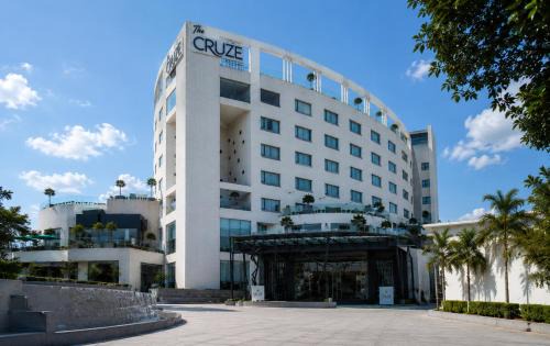 THE CRUZE PREMIUM BOUTIQUE HOTEL