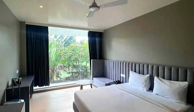 THE DEMOCRACY HOTEL & RESORT