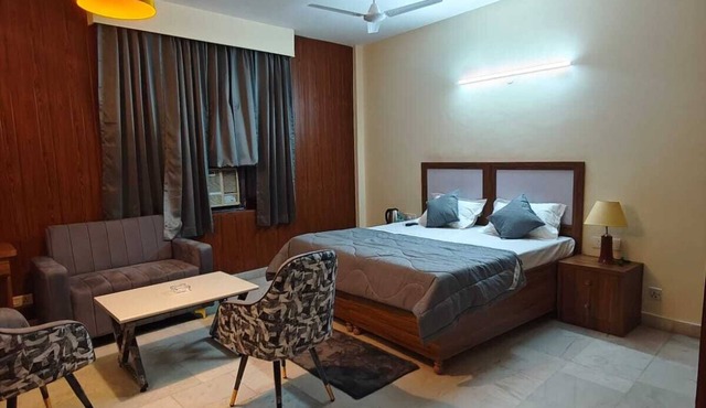 The Grey Leaf Residency