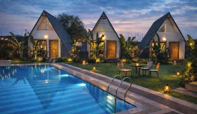 The Heaven Wood farms - A Luxury Resort with Pool & Premium Room