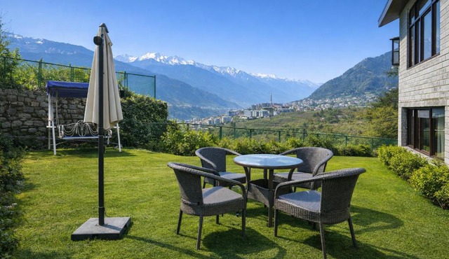The Himalayan Nomad Manali - 2 bedrooms mountain view independent villas with personal lawn