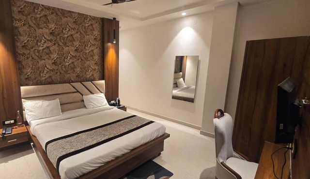 The Monark Inn