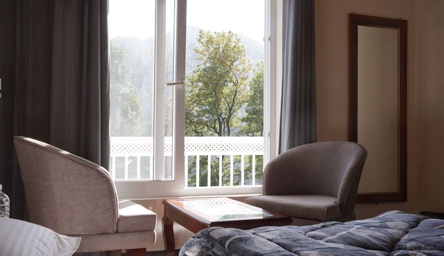 The Oak & Lake View Resort