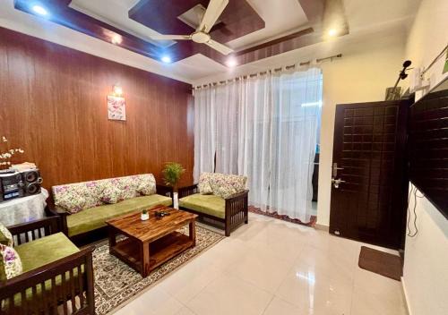 The Olivewood Flat by Jwalpa Retreat