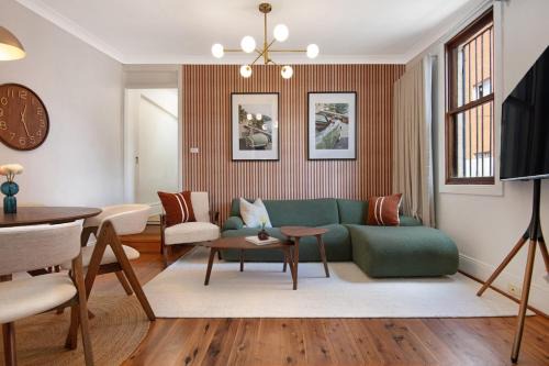 The Terran - Newtown Home Near King St, RPA, Uni