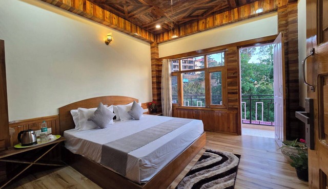 The Wooden Nook Chail