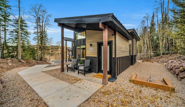 Tiny Cabin Getaway #6 @Unplug Resort, Sauna, Full Kitchen in Brian Head