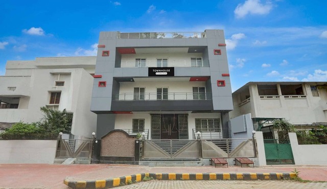 Townhouse Mumfordganj