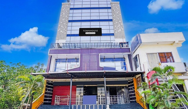 Townhouse Zero Mile Gandhi Setu