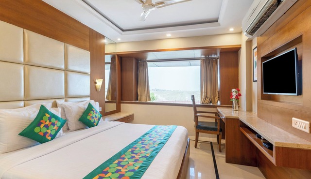 Treebo Premium Vinnie - Near Airport