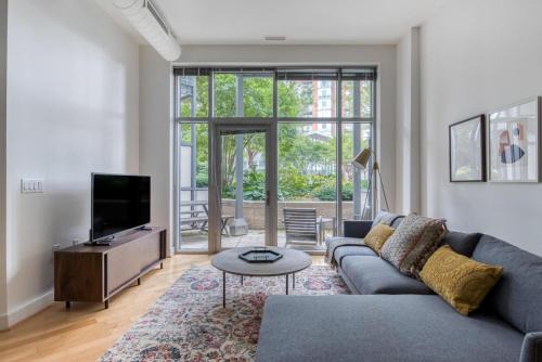 Tysons Corner 1br w gym pool nr galleria mall WDC-825 in Odricks Corner