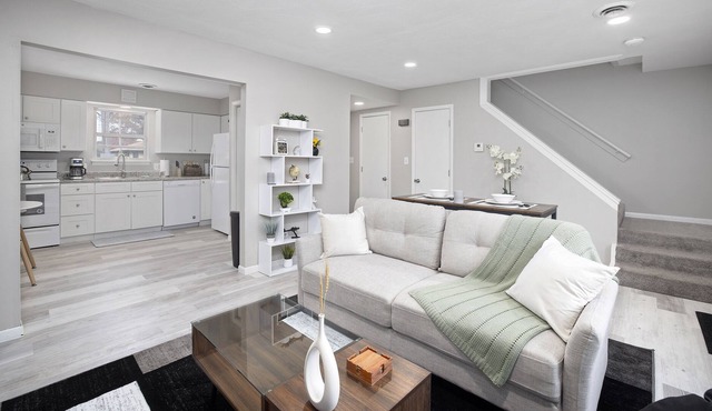 ✵ Upscale 2BR/2BA Apt - South Springfield ✵ in Springfield