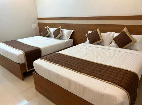 VAMANA INN by ANA HOLIDAYS Family Room AC