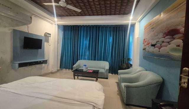 Varun Hotel and Restaurant