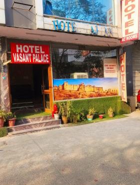Vasant Stays By Amisha Palace - 5 Min Walk to Railway Station