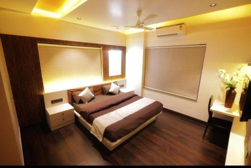 Velora Stays - Nr Airport & World trade center in Pune