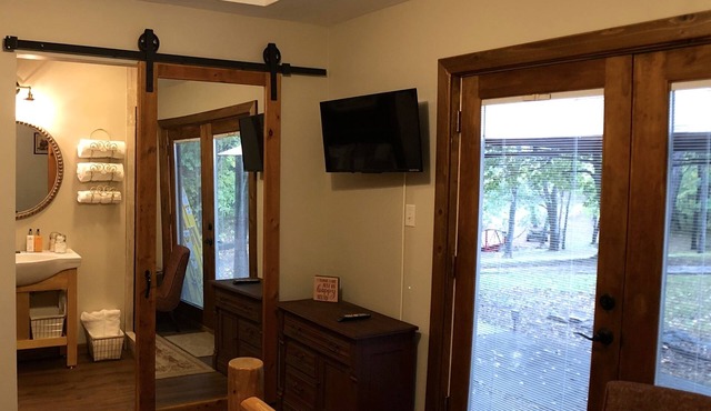Walnut Waters Bed & Breakfast in Lone Jack