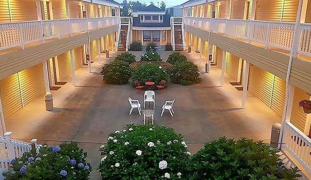 Washington Getaway at GuestHouse Enumclaw! 4 Family-friendly Units, Pets Allowed in Enumclaw