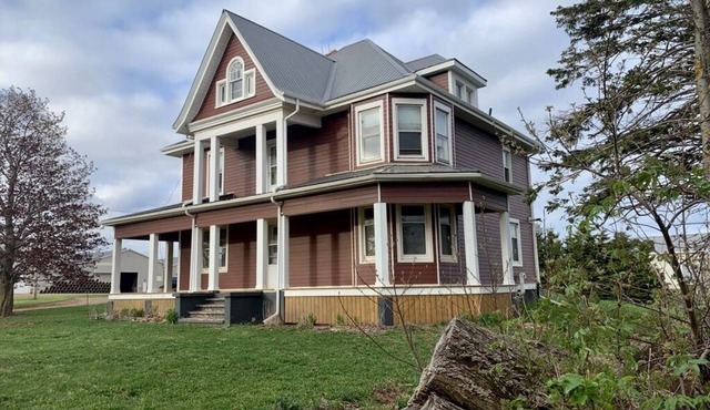 Waterfront 6 bedroom (8 beds) , 51/2 bath house in Summerside, Pei. in Summerside