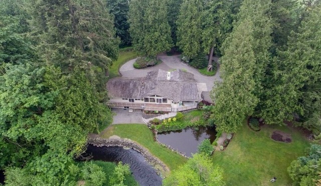 Waterfront Paradise Home + BBQ + Sauna! in Enumclaw
