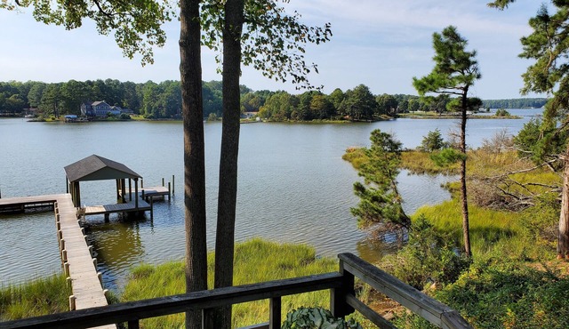 Waterfront with Private Pier and Tranquil Water views! in Gloucester Courthouse