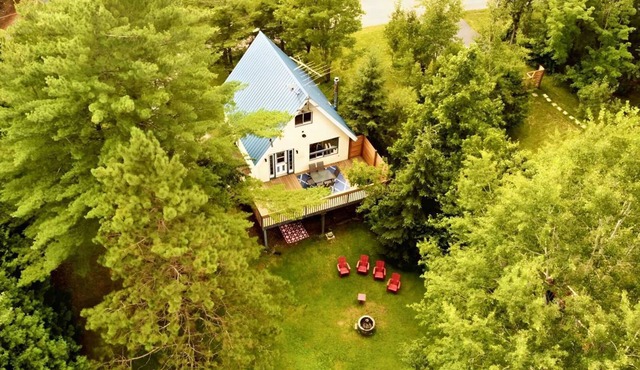 Waterfront with Spa | Le Retro in Val-Joli
