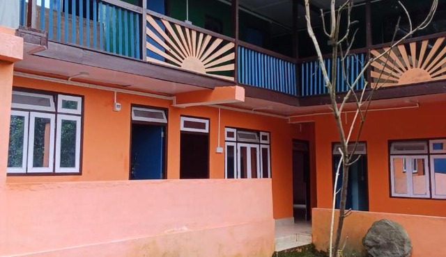 Whispering Himalayas home stay come resort