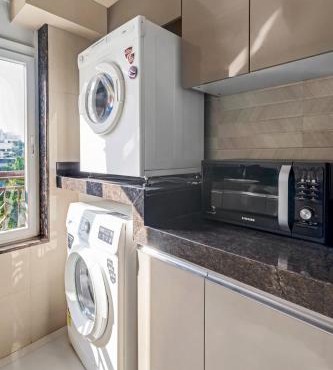 Zen B - Stylish Private Room in Shared 3BHK