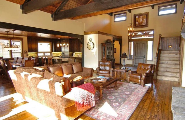56658 Sunstone Loop | 4 BR / 3.5 BA, Sleeps 10 in Bend