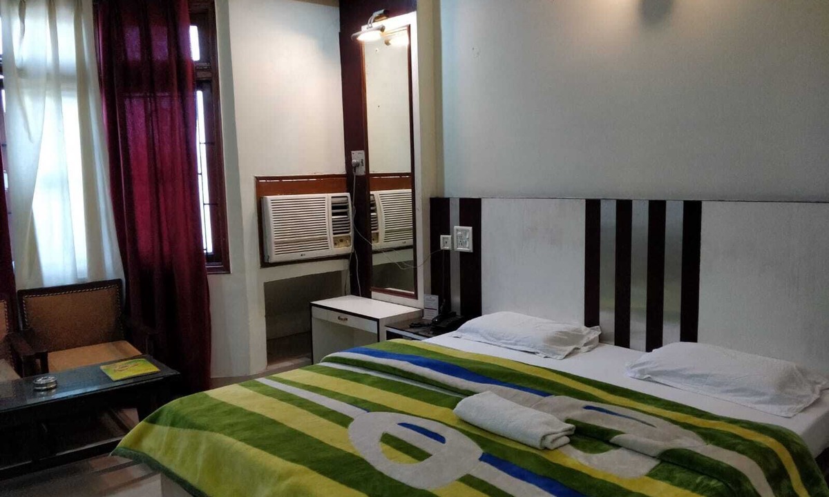 Jhansi Hotel | Hotel Yatrik
