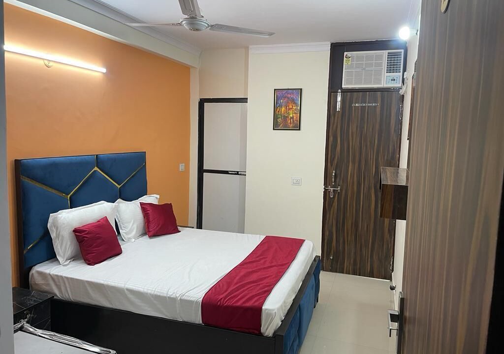 Sainik Farm Hotel | Roomshala 123 Happy Homes Saket